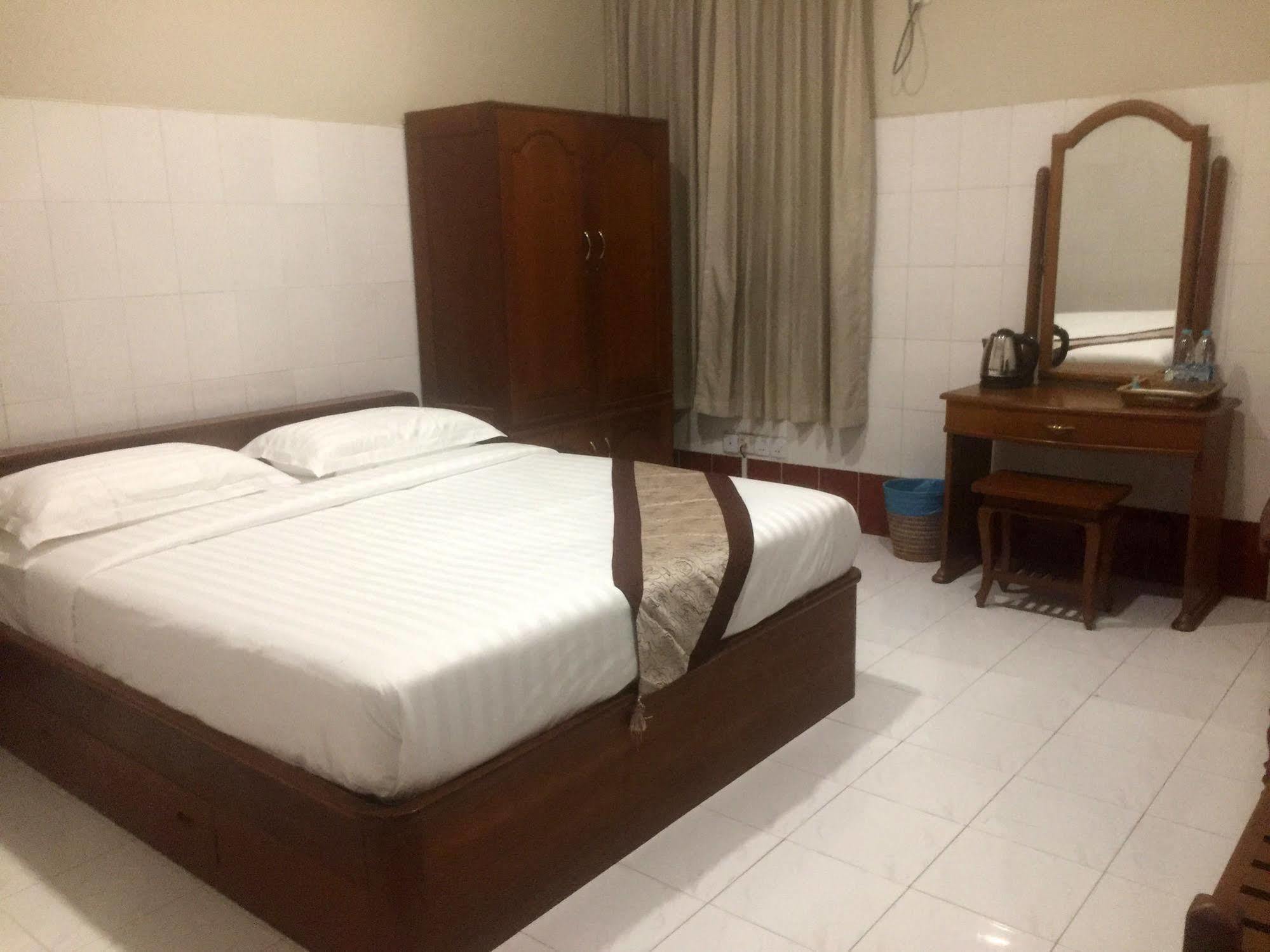 Ruby Garden Hotel Yangon Exterior photo